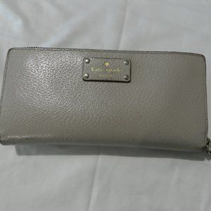 Kate Spade wristlet, light gray/taupe shade, multi-pockets, zip close